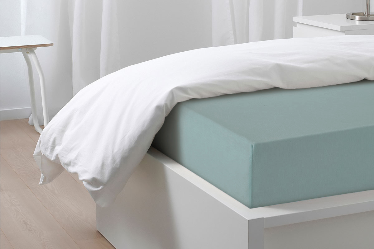 Простыня на резинке Трикотажная голубая ель